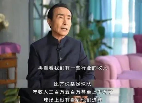 去年他认为“陀螺”吉尔莫·德尔·托罗的《玉面情魔》是难得的好片，最近则对缇·威斯特的低成本恐怖片《欲珠》表达好感，说这种电影在当下非常罕见